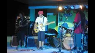 Miniatura del video "JASON IN TOWN -  YAGIT (live in Samal)"