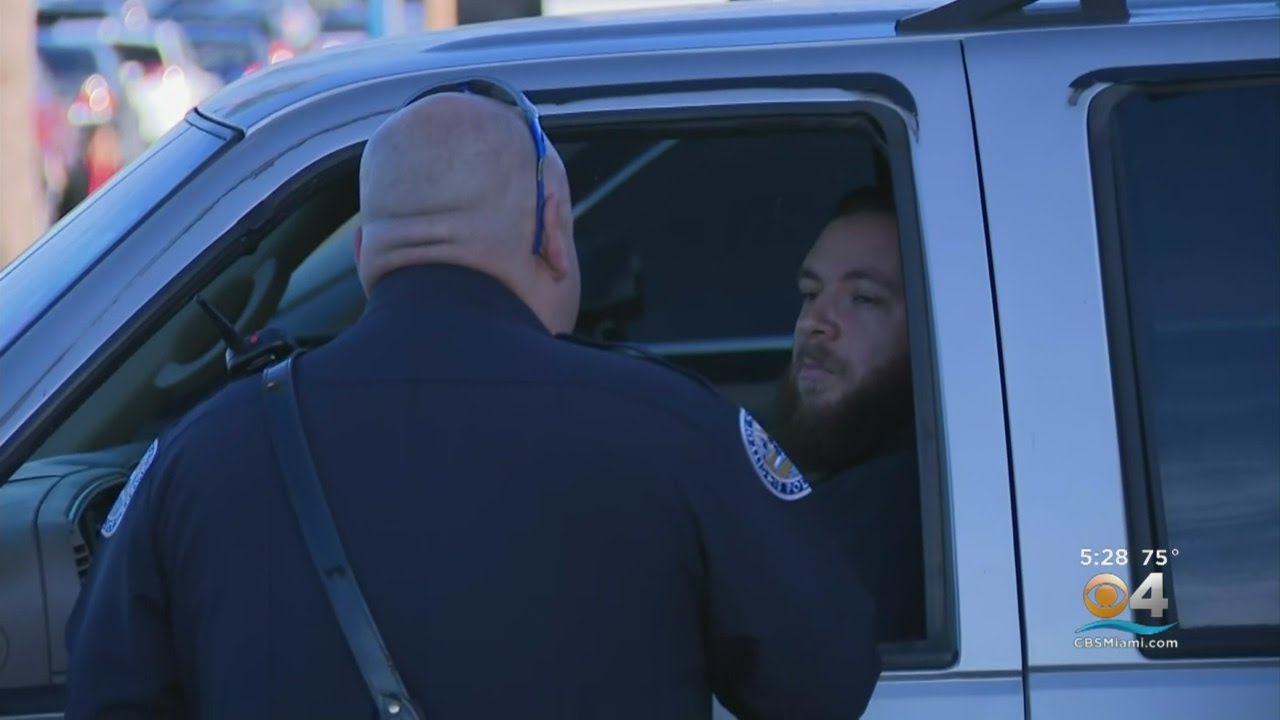 Sweetwater Police Cracking Down On Texting While Driving - YouTube
