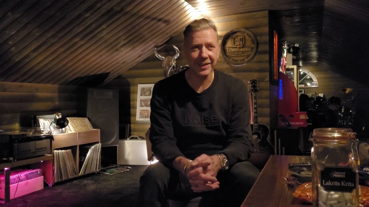 Mikael Persbrandt om renoveringen av gitarren Ulf Lundell köpte för ca 50 år sedan.