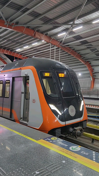 Indian Metro vs Pakistan Metro #viral #shortvideos #metro #train #kanpur #delhi #pakistan #transport