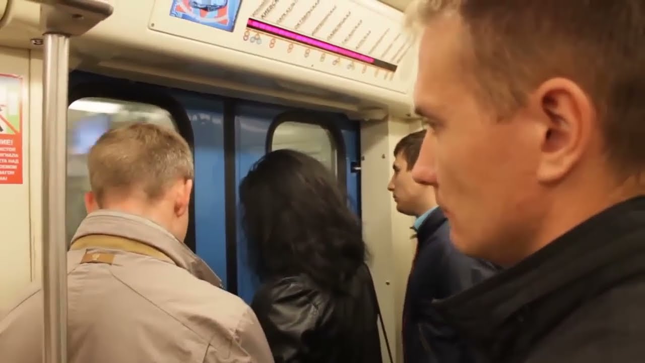 Метро станция площадь революции