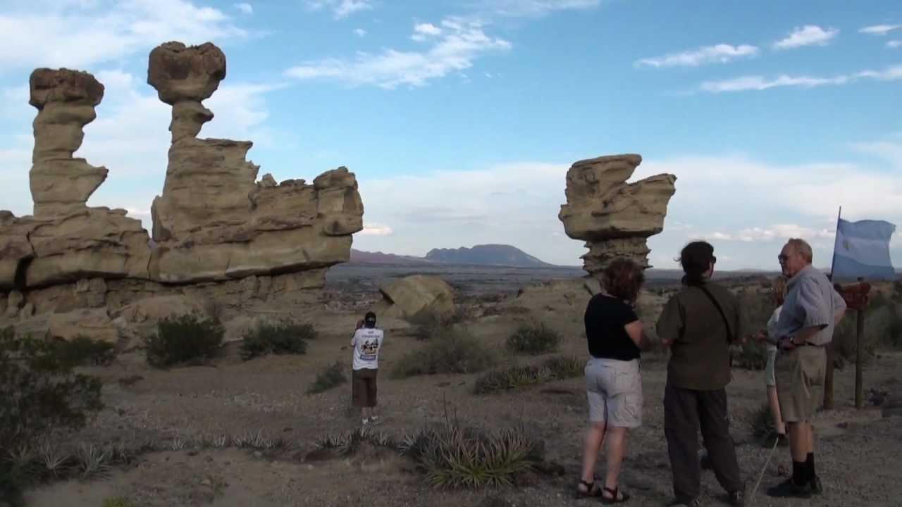 Valle de la Luna - Parque Nacional Ischigualasto - San Juan - YouTube