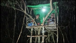 camping hujan deras sebelum sahur // tidur di shelter atas akar kayu