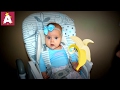 Ангелина ест банан Ребенок 6 месяцев кушает первый раз банан Мини челендж для малышей baby eat banan