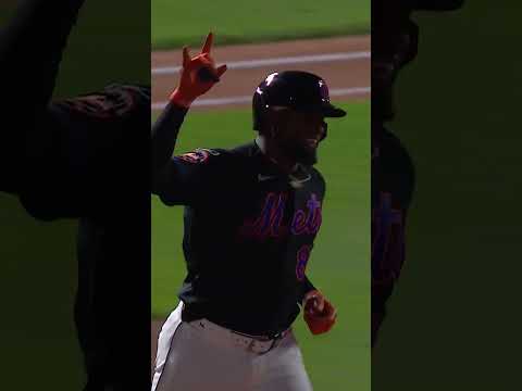 Luis Robert Jr. goes yard! 💪