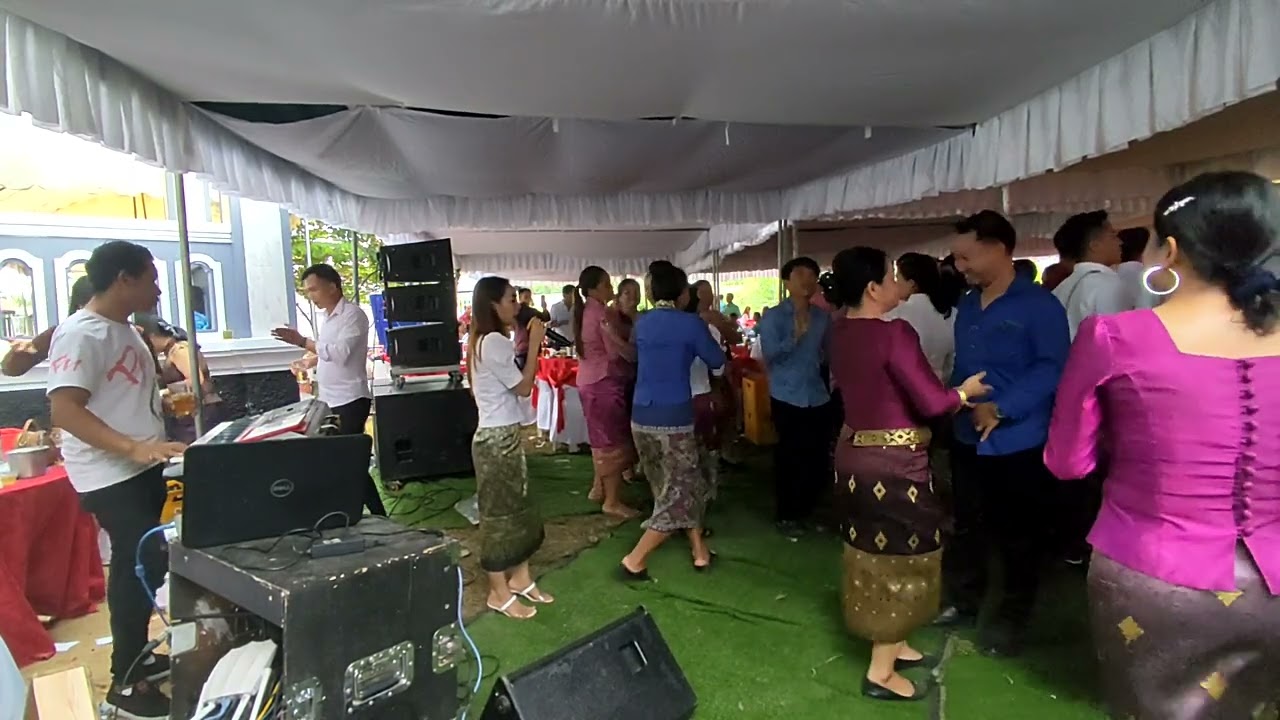 ເສບສົດ ເຂື່ອນລໍາປາວ+ຜົວເຜີແລ້ວເຈີກັນ เสบสด น้ำตาหล่นบนเขื่อนลำปาว+ผัวเผลอแล้วเจอกัน cover by ສຸລິຕ້າ