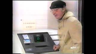 James Potkukelkka Pankkiautomaatilla