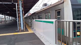 JR東日本E233系2000番台マト15編成　金町駅1番線発車　20240512 164555