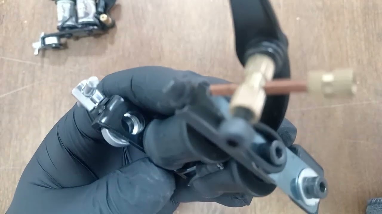 por que mi maquina de tatuar de bobina pierde fuerza al tatuar