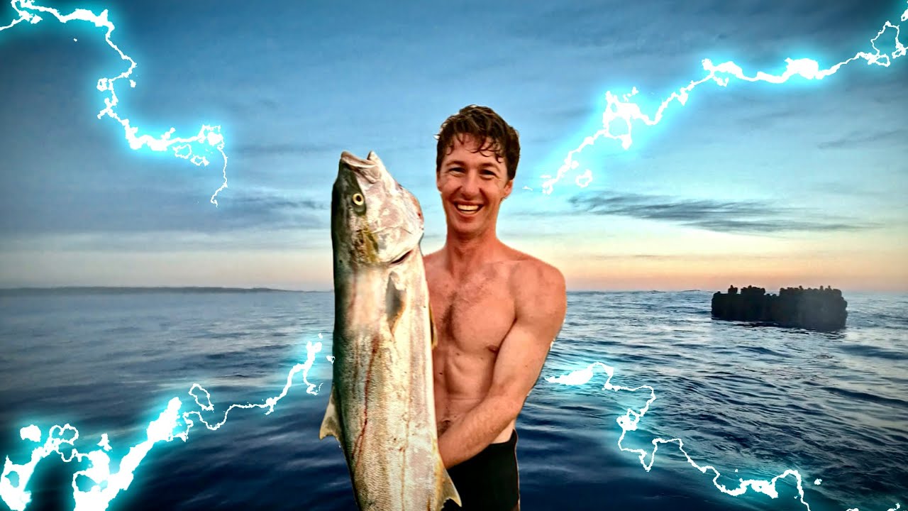 Подводная охота на мою ПЕРВУЮ желтохвостую королевскую рыбу у рифа Тандерболт (НАКОНЕЦ-ТО ЭТО СЛУ...