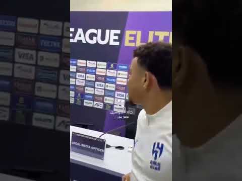 جيسوس يمازح كايو بعد نهاية المؤتمر الصحفي ويطلب منه تعديل اسمه