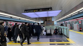 大阪メトロ御堂筋線新大阪駅、ここ数年で大きくリニューアルされた駅構内に年末を迎えて人々で活気付いている！