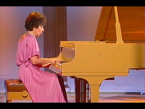 Vera Gornostaeva plays Chopin 12 Mazurkas - video 1986