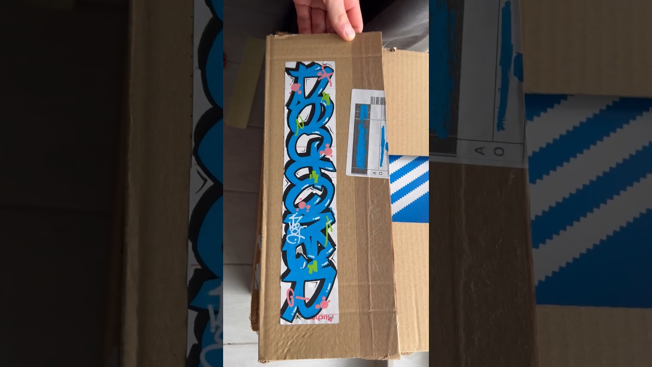 Large blue “REOTONER” sticker 