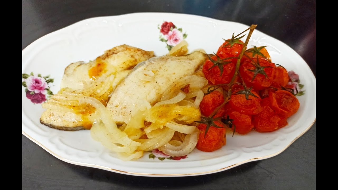 Baked fish with onions and 🍒 tomatoes bass fillete YouTube
