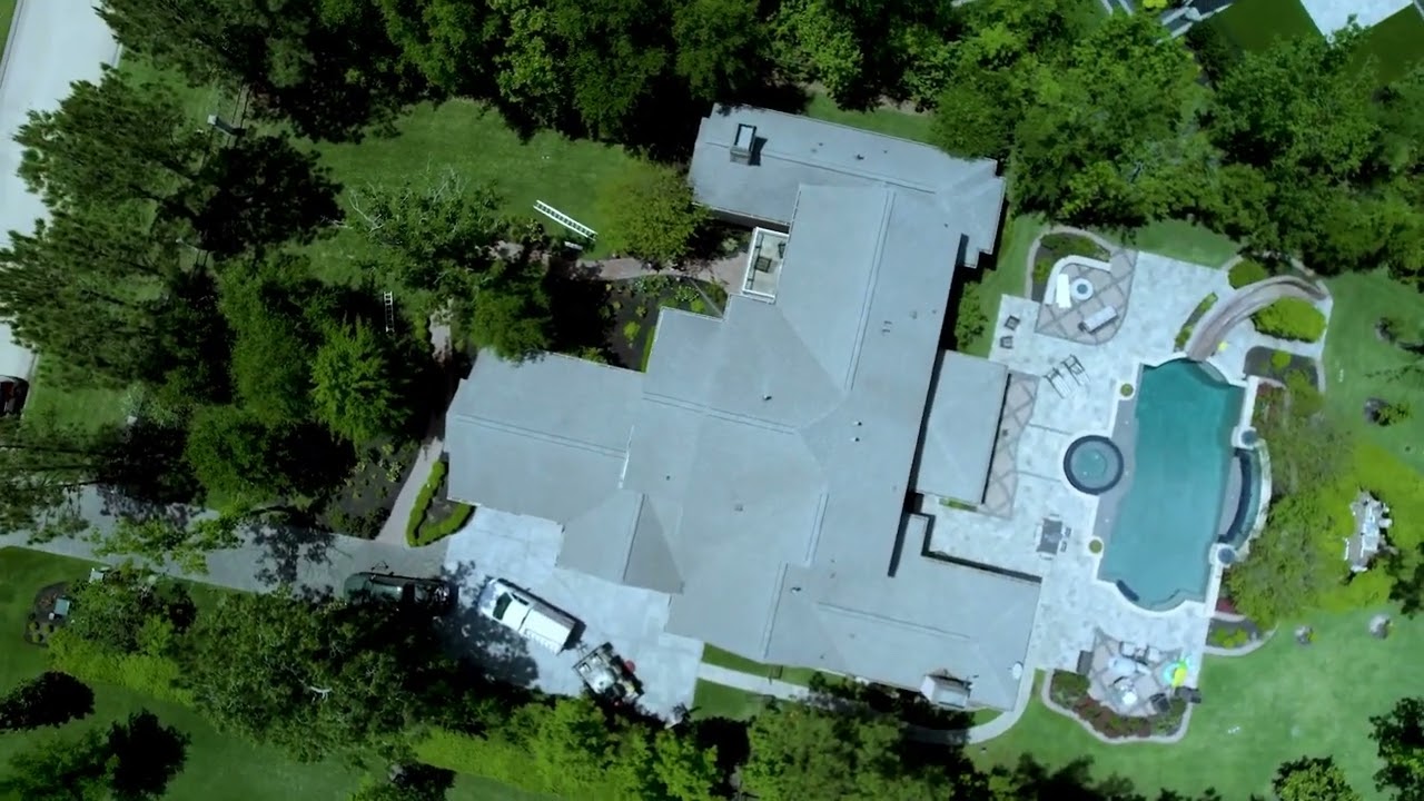 Cleaning Filthy Roof in Montgomery, Texas