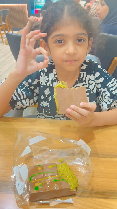 Viral Pistachio Kunafa Chocolate Bar #chocolate #viralchocolate #dubai #shorts
