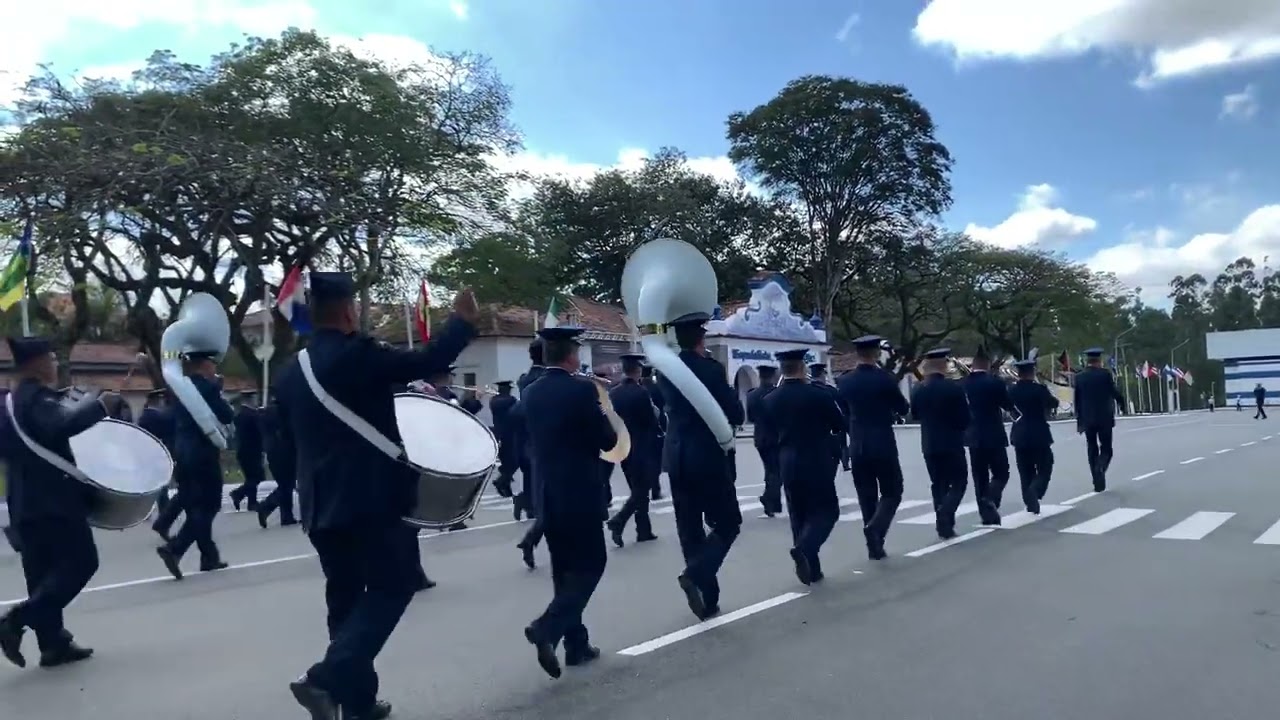 AVIAÇÃO EMBARCADA - DESFILE ALUSIVO AO 150 ANOS DO PAI DA AVIAÇÃO - SANTOS DUMONT BANDA DA EEAR