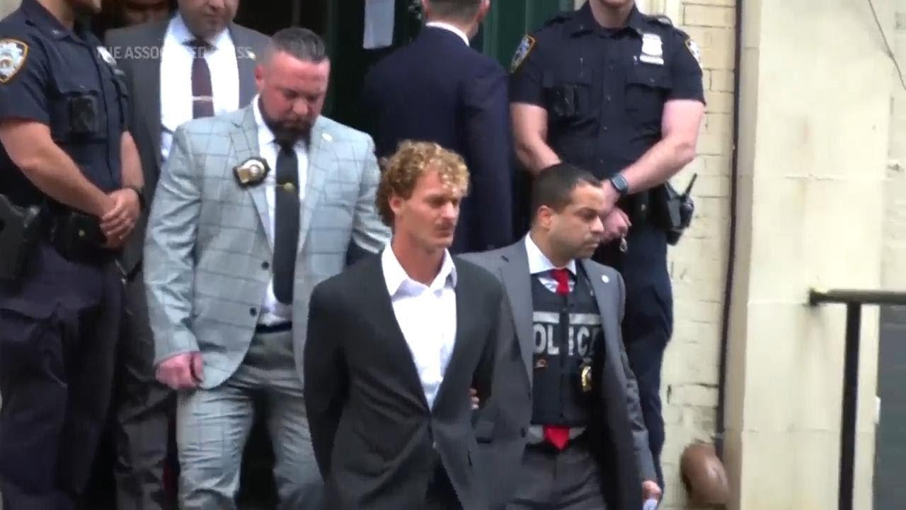 Grand jury indicts vet in NYC subway chokehold death - YouTube