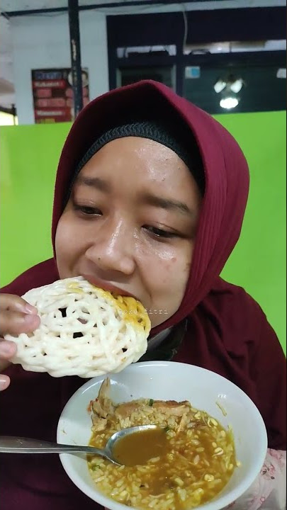 kuliner Indonesia makan soto ayam khas blitar #shorts