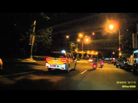 2014/07/01  AAZ-6836的雙載未戴安全帽,下百齡橋還闖紅燈...
