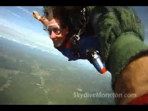 Lee & Michelle skydiving