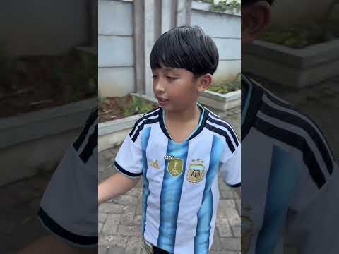 Mama Kaget Dedek G Mw Maafan Sm Ara Yg Udh Pukul Lg Kucing Bola. Jgn Mulai dluan Dibalas Lbih Sakit