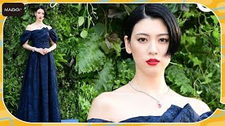 三吉彩花、美デコルテ際立つ肩出しドレス＆6億円超の「ティファニー」身に着け「光栄」　「ブルーブック 2022：ボタニカ」ガラ イベント