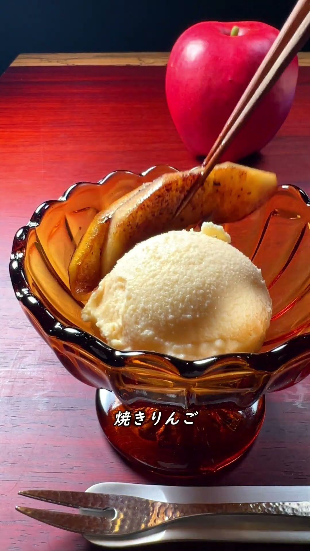 りんご♪ Most apples crushed in the hand in one minute 🍎 25 by Yoshihiro