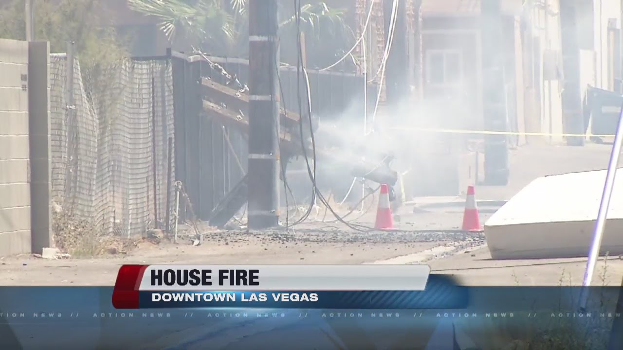 Building catches fire in downtown Las Vegas - YouTube