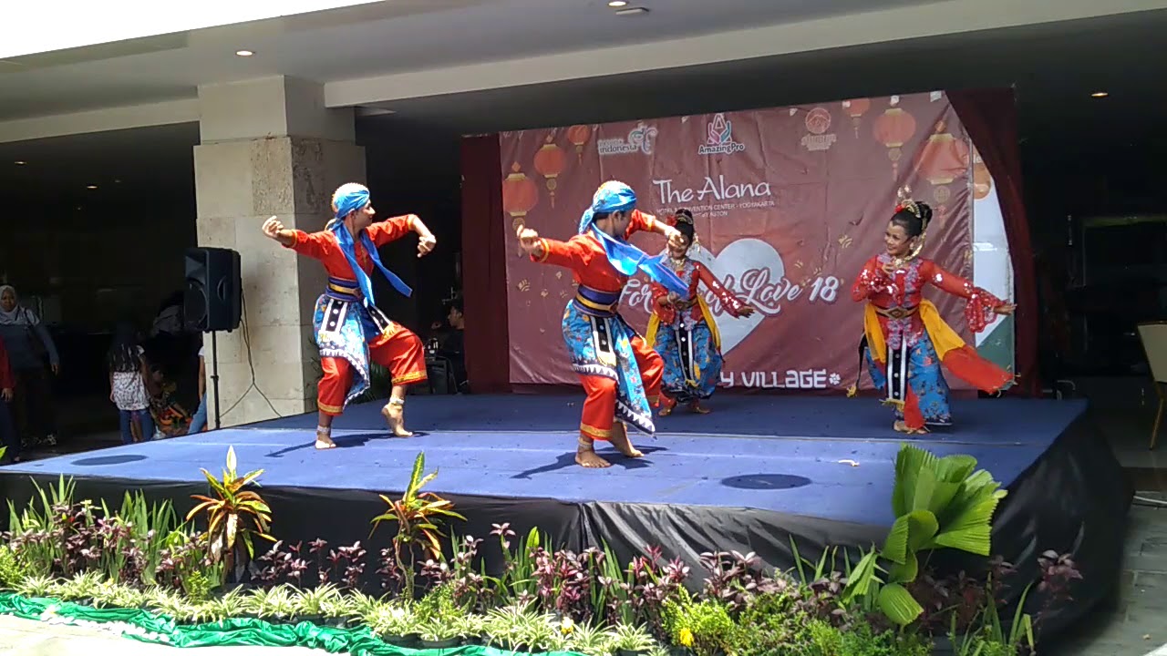 Tari warak dugder with Wirasrama untuk budaya...