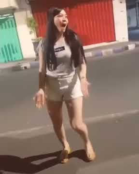 Story WA cewek cantik joget santuy