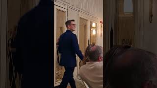 Италия Венеция отель St.Regis шампанское открывают саблей