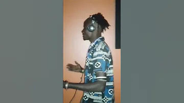 Sule Nchang Wa Akiwa Anatenheneza Nyimbo 