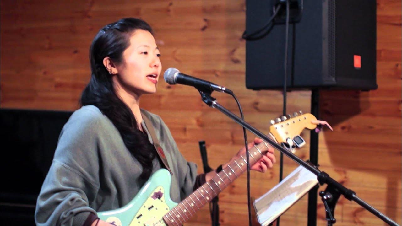 内田るん 三つの話題 (Live at 23 Dec 2011) YouTube