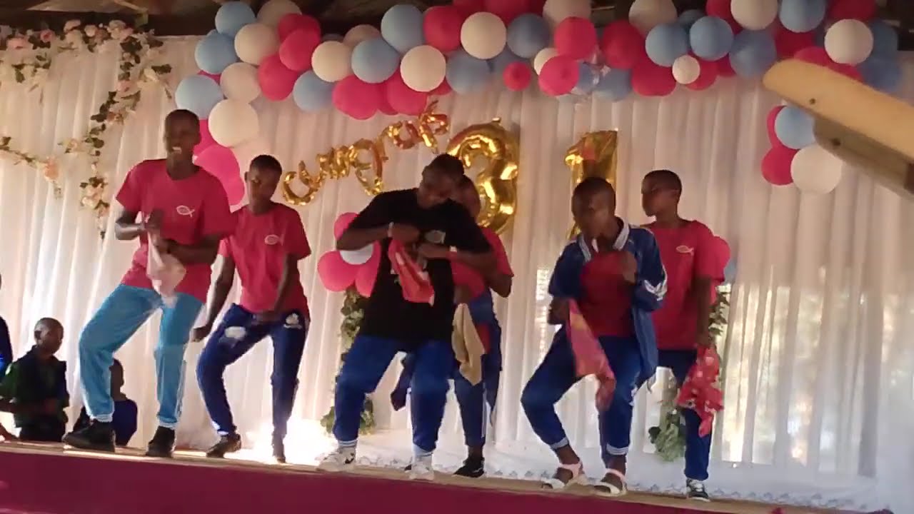 Wasichana wa Bethania Secondary wakicheza wimbo - Bethania Festival 