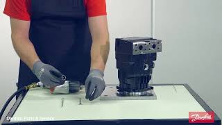 Danfoss Power Solutions - Series 90 Motor Disassembly