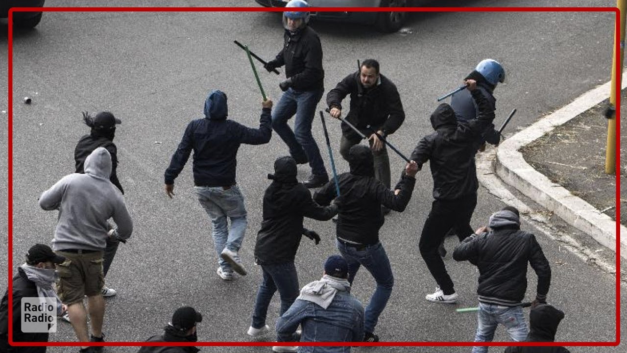 Rissa In Strada Prima Di Cagliari Lazio Bottigliate E Colpi Di Cintura Interviene La Polizia Youtube