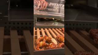 ドイツのスーパーにある無限プレッツェルマシーン。焼き上がりの瞬間気持ちいい　#shorts #ドイツ #パン