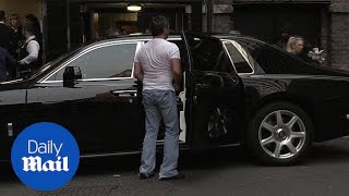 Simon Cowell suffers wardrobe malfunction outside of BGT auditions