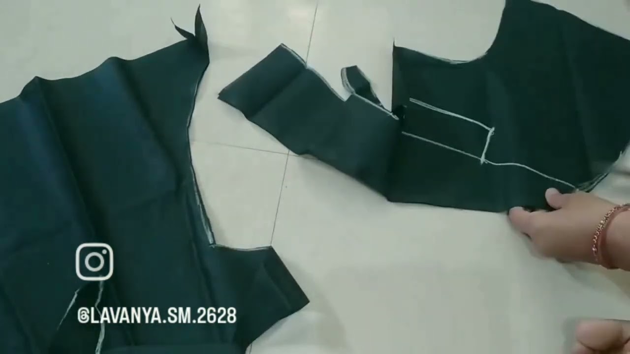 Cross cutting blouse✨🤗👆