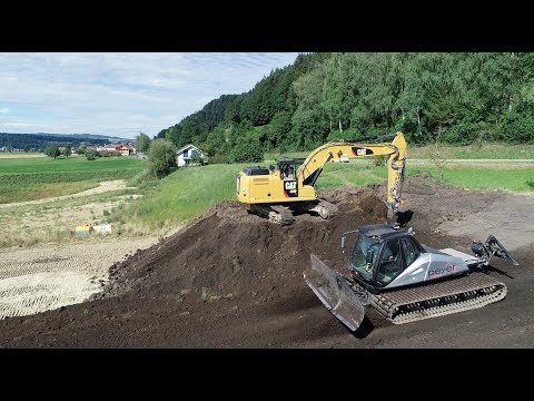 Pistenraupe am Humusieren in der Landwirtschaft