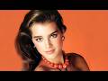 She Chose The Wrong Bikini For Beach And It's A Feast For Your Eyeballs Brooke Shields