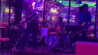 Eric Clapton: Cocaine by The Guitar Bar. Tree Town Pattaya Live Music
