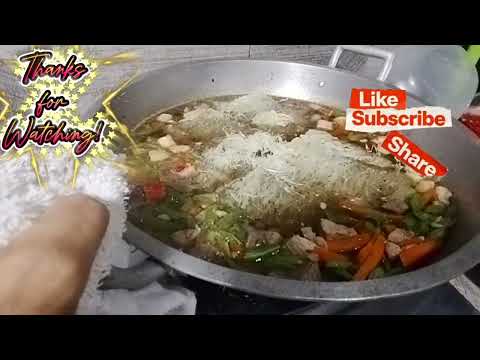 COOKING PANSIT CON CANTON WITH CRAB STICKS KAKAIBA ITO 😘😋