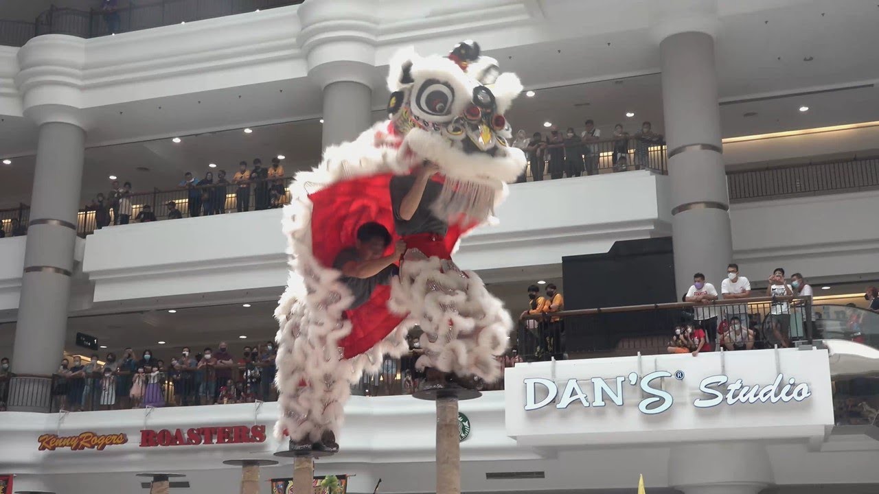 Acrobatic Lion Dance - Pahang Kuantan Builder's Association Lion & Dragon Dance Club - 彭亨州關丹建造行武術醒獅團