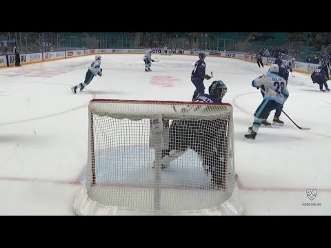 Голубев удачно подставляет на пятаке / Golubev taps it in for goal