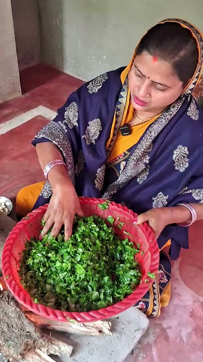 Sarso Ka Saag Makke Ki Roti #shorts #villagecooking #sarsosaag