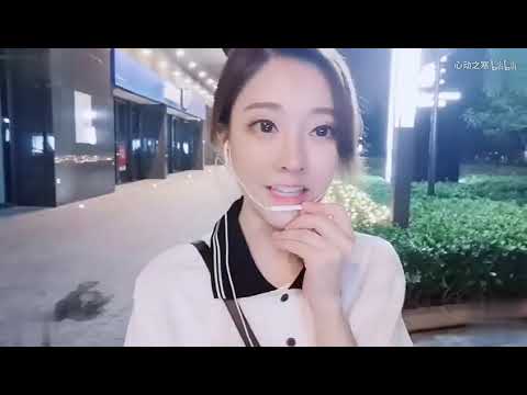 馮提莫戶外直播翻唱歌曲《詞不達意》