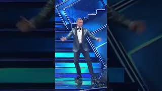 Amadeus fa il Michael Jackson
